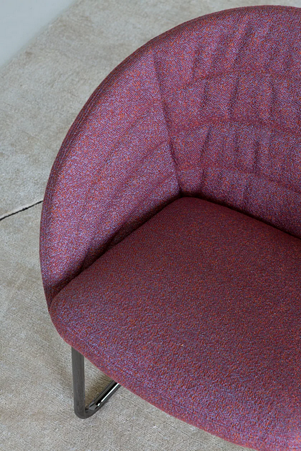 Кресло с обитой спинкой из ткани SABA Petite Fleur 2105 фабрика SABA из Италии. Фото №3