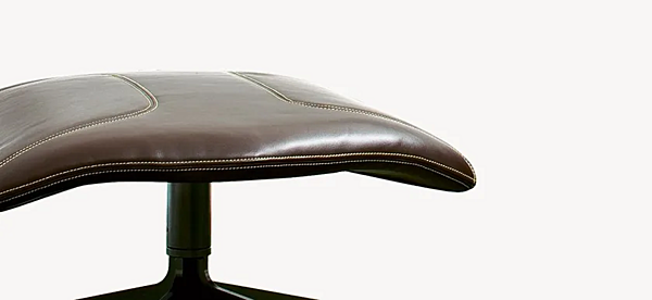 Кожанный пуф с вращающейся основой на четырех спицах MOROSO Take a Line for a Walk 0V7 фабрика Moroso из Италии. Фото №3