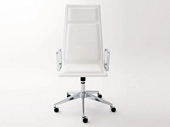 Кресло с подлокотниками из кожи Gallotti&Radice OFX09 с пятиспицевой основой фабрика Gallotti & Radice из Италии