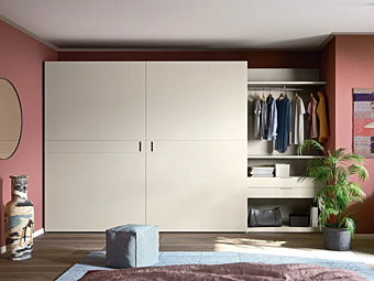 Шкаф с раздвижными дверями из дерева NOVAMOBILI CLASS фабрика NOVAMOBILI из Италии