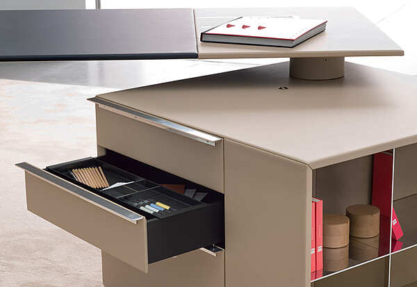 Письменный стол POLTRONA FRAU C.E.O Cube Desk 2 фабрика POLTRONA FRAU из Италии. Фото №3