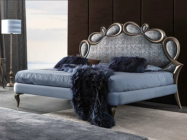 Двуспальная кровать с обитой спинкой из ткани CORTEZARI Papillon фабрика CORTE ZARI из Италии. Фото №1