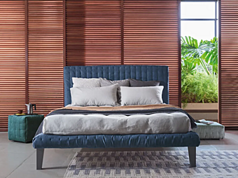 Двуспальная кровать с мягкой спинкой и съемным чехлом Gervasoni DOT