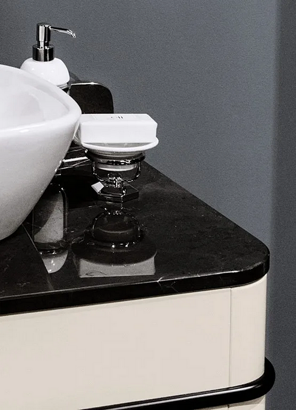Тумба с дверцами из дерева Soul Gentry Home фабрика Gentry Home из Италии. Фото №4