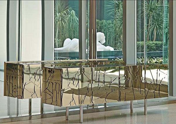 Стеклянный боковой шкаф с дверцами Эдра SCRIGNO фабрика EDRA из Италии. Фото №6