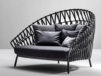 Двухместный акриловый садовый диван с мягкой спинкой VARASCHIN EMMA CROSS 24830 фабрика VARASCHIN из Италии