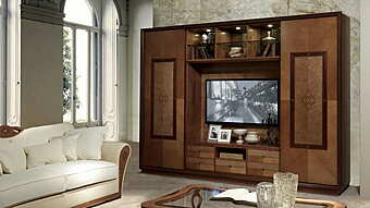 Деревянный высокий шкаф CARPANELLI Charme LB38
