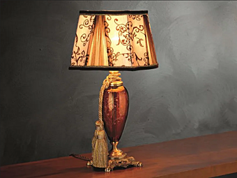 Настольная лампа из металла с абажуром Euroluce Lampadari Lady LP1 фабрика EUROLUCE LAMPADARi из Италии