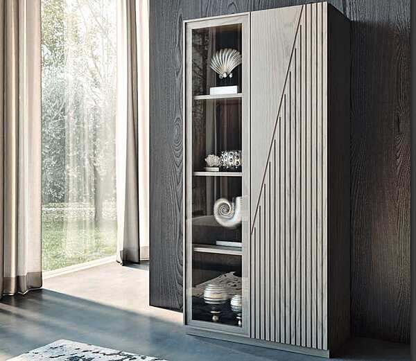 Витрина из массива дерева с 2 - дверцами BELLUTTI 1340T/C фабрика BELLUTTI из Италии. Фото №1