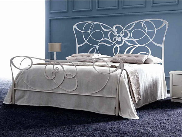 Двуспальная кровать с обитой спинкой из ткани CORTEZARI Iris фабрика CORTE ZARI из Италии. Фото №1