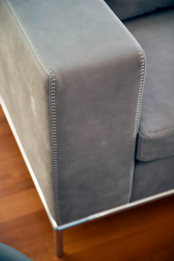 Секционный кожаный диван с мягкой спинкой и шезлонгом GYFORM Planet фабрика Gyform из Италии. Фото №7