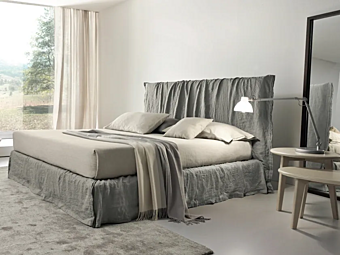 Двуспальная кровать с обитой спинкой из ткани Duomo Design Dress