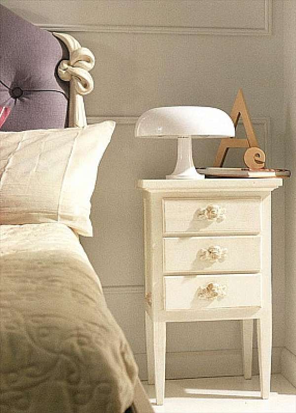 Тумбочка BELLUTTI 5022 фабрика BELLUTTI из Италии. Фото №1