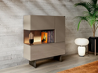 Стеклянный высокий буфет LAGO коллекции 36E8 высота 1350 мм фабрика LAGO из Италии