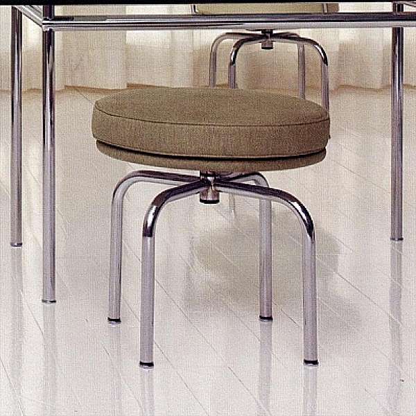 Пуф CASSINA LC8 фабрика CASSINA из Италии. Фото №1
