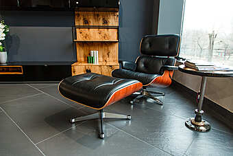 VITRA Кресло Eames Lounge Chair & Ottoman - santos palisander VITRA Кресло Eames Lounge Chair & Ottoman - santos palisander фабрика VITRA из Италии