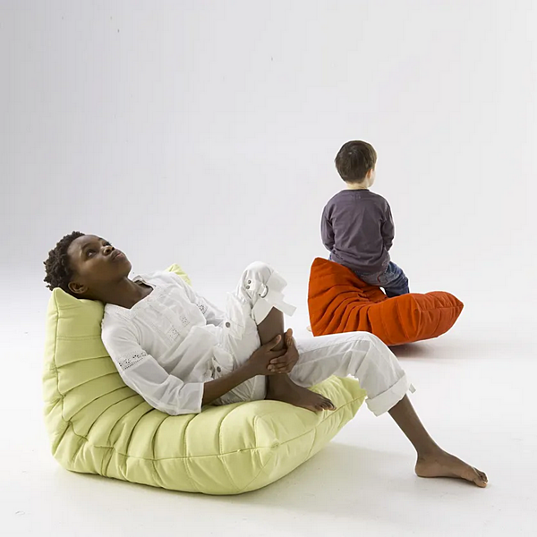 Детское кресло из ткани LIGNE ROSET Mini Togo 14100100 фабрика LIGNE ROSET из Италии. Фото №4