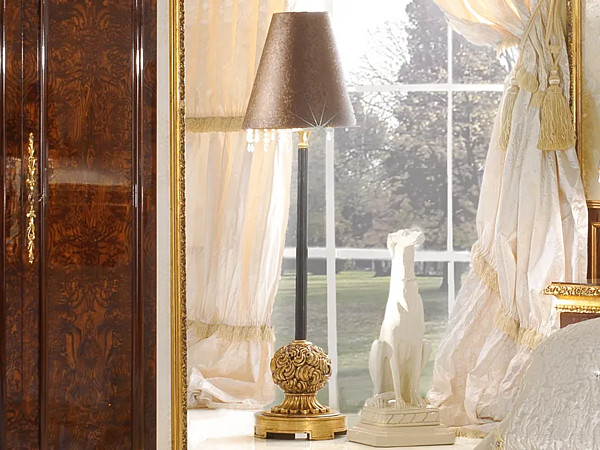 Напольная лампа из искусственной кожи A.R.ARREDAMENTI SRL Grand Royal L.95 + P.36 фабрика A.R.ARREDAMENTI SRL из Италии. Фото №1