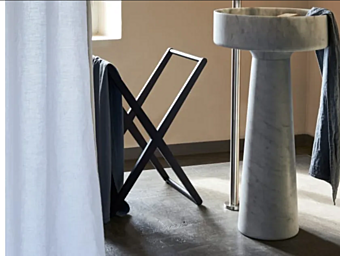 Настенный деревянный вешалка для полотенец AGAPE X Towel Rack фабрика Agape из Италии