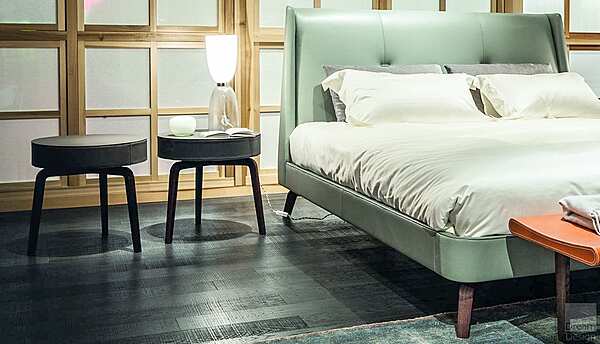 Тумбочка POLTRONA FRAU Fiorile with drawer фабрика POLTRONA FRAU из Италии. Фото №8