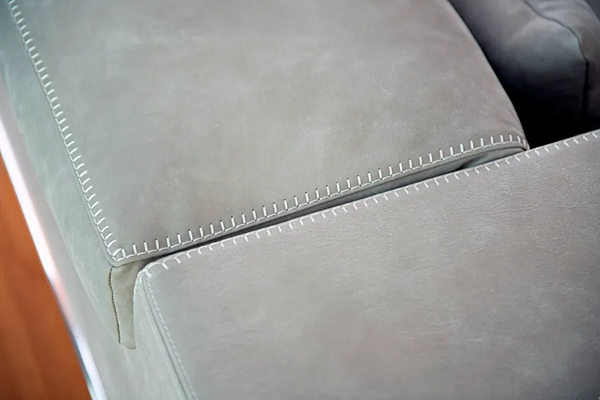 Секционный кожаный диван с мягкой спинкой и шезлонгом GYFORM Planet фабрика Gyform из Италии. Фото №8