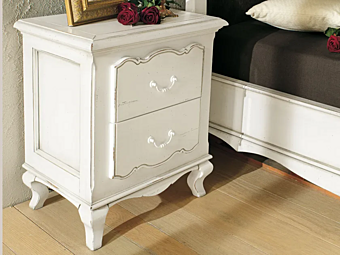 Прикроватная тумбочка из массива дерева с ящиками Interiors Italia PR802 фабрика Interiors Italia из Италии