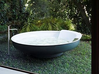 Ванна из нержавеющей стали для улицы AGAPE UFO Outdoor Ванна из нержавеющей стали для улицы AGAPE UFO Outdoor фабрика Agape из Италии
