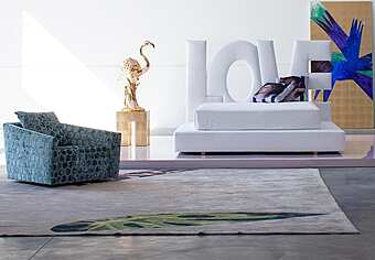 Двуспальная кровать с обитой спинкой из ткани ERBA ITALIA Love