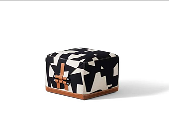 Квадратный пуф с обивкой из ткани CASSINA Somewhere EL S