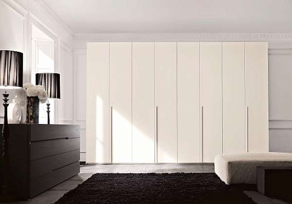 Шкаф BENEDETTI MOBILI Liscia фабрика BENEDETTI MOBILI из Италии. Фото №1