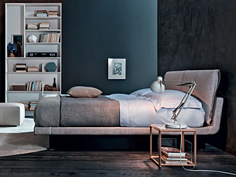 Двуспальная кровать с обитой спинкой из ткани Honey 1 Molteni & C фабрика Molteni & C.(+VITRA) из Италии