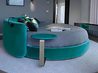Круглая кровать с обитой спинкой из ткани Softhouse  Circle