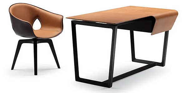 Письменный стол из натертой кожи POLTRONA FRAU Fred фабрика POLTRONA FRAU из Италии. Фото №3