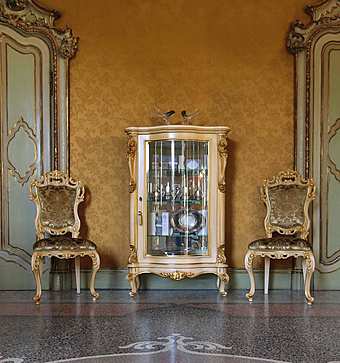 Витрина LOUVRE