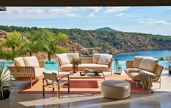 Низкий садовый боковой столик из ироко CASSINA Esosoft Outdoor фабрика CASSINA из Италии. Фото №2