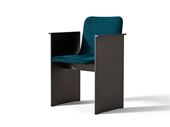 Кресло с обивкой из ткани и подлокотниками CASSINA Flutz фабрика CASSINA из Италии