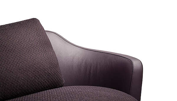 Диван POLTRONA FRAU Duo Sofa фабрика POLTRONA FRAU из Италии. Фото №6
