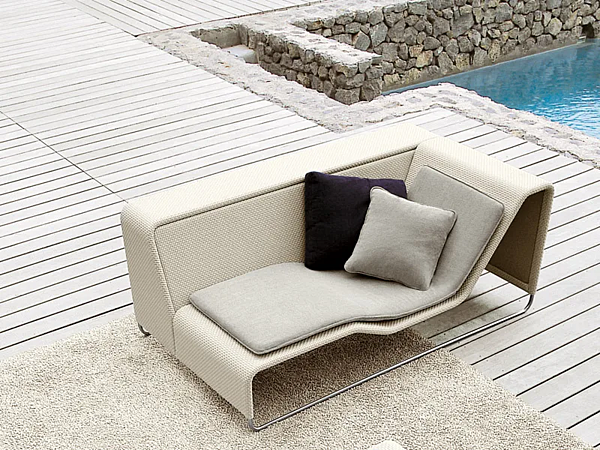 Диван-лежак с обитой спинкой из ткани PAOLA LENTI Island B11CLS фабрика PAOLA LENTI из Италии. Фото №3