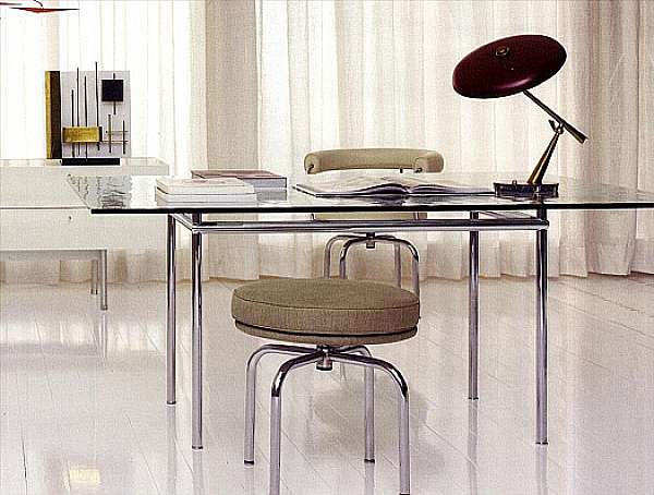 Стол CASSINA LC12 фабрика CASSINA из Италии. Фото №1
