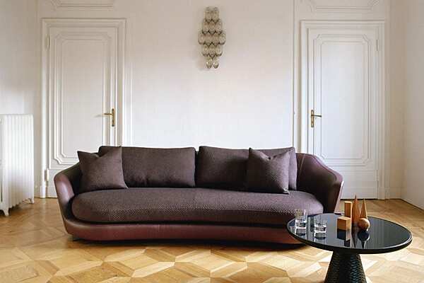 Диван POLTRONA FRAU Duo Sofa фабрика POLTRONA FRAU из Италии. Фото №7
