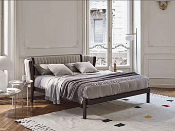 Двуспальная кровать из дерева с обитой спинкой Gervasoni Yelek 80