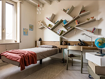 Секционная подвесная книжная полка для детей LAGO Young Diagolinea 0283 фабрика LAGO из Италии