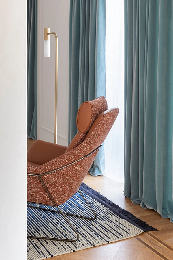 Кресло с мягкой спинкой из ткани SABA New York Bergere 2151 фабрика SABA из Италии. Фото №4